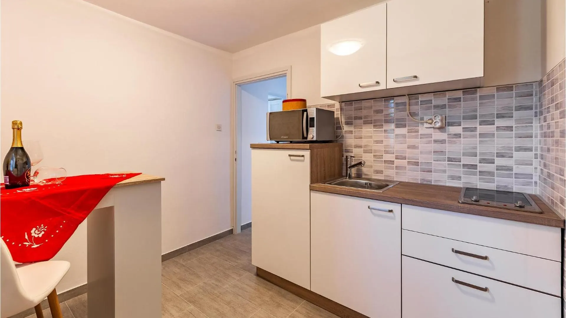 1 Bedroom Amazing Apartment In Banjole